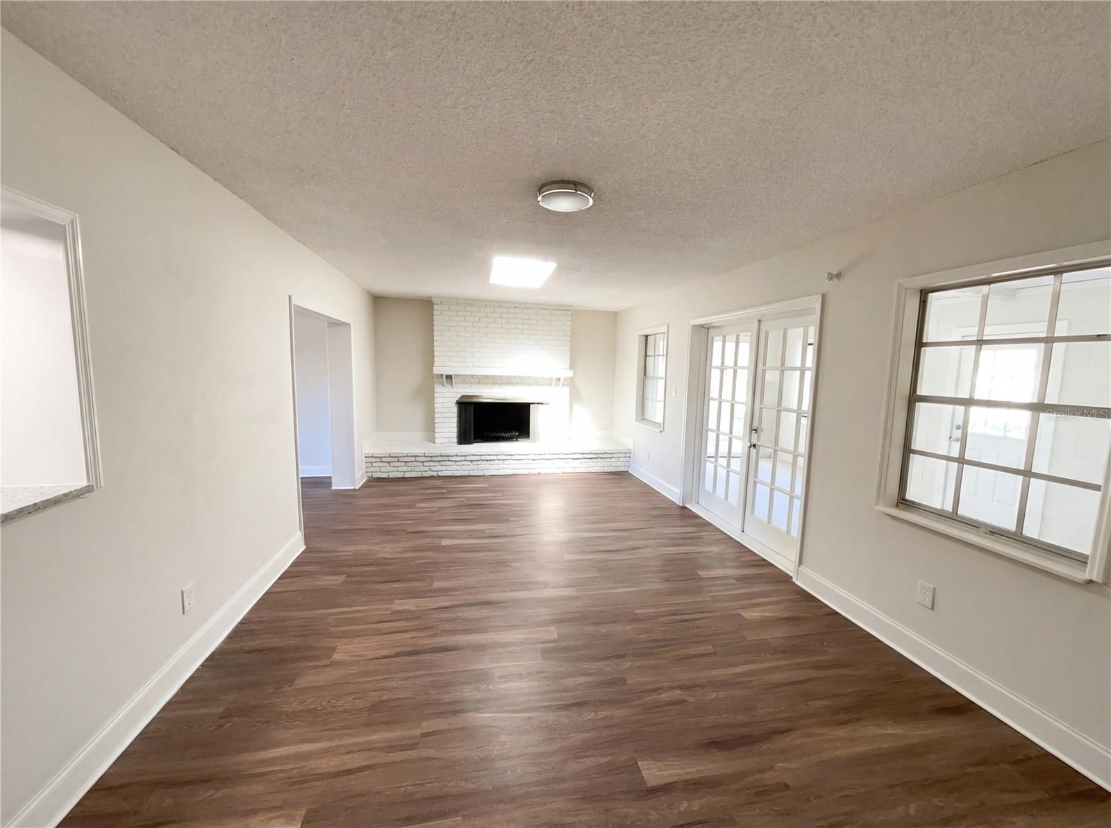 Image 3 of 30 For 2052 Leanne Court