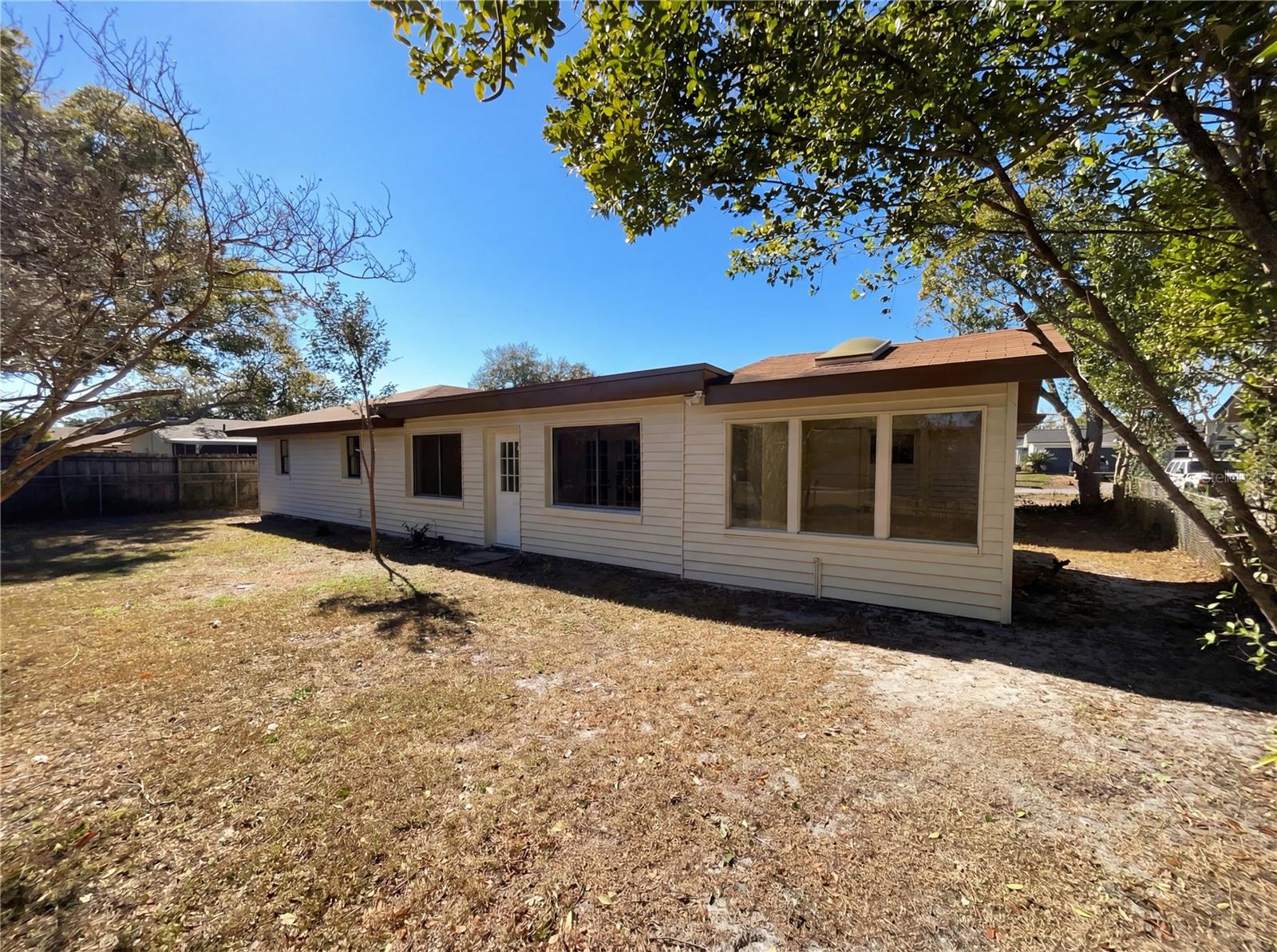 Image 5 of 30 For 2052 Leanne Court