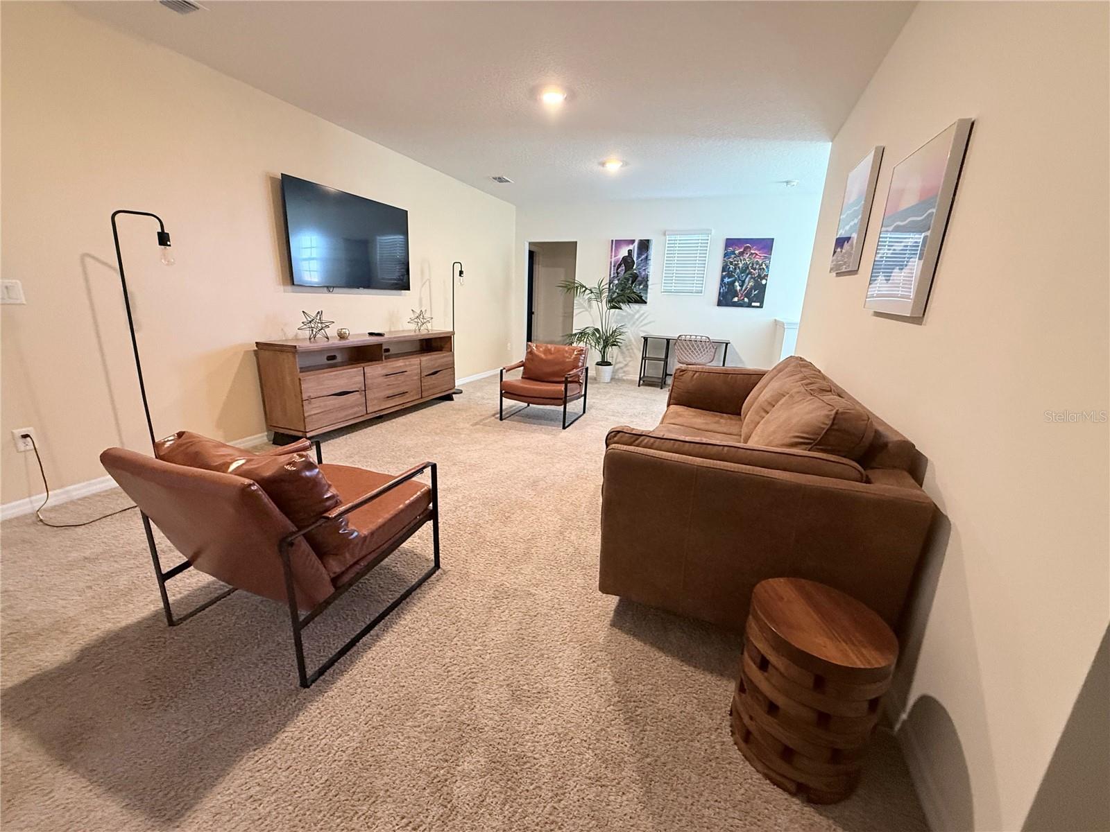 Image 33 of 67 For 7523 Oakmoss Loop