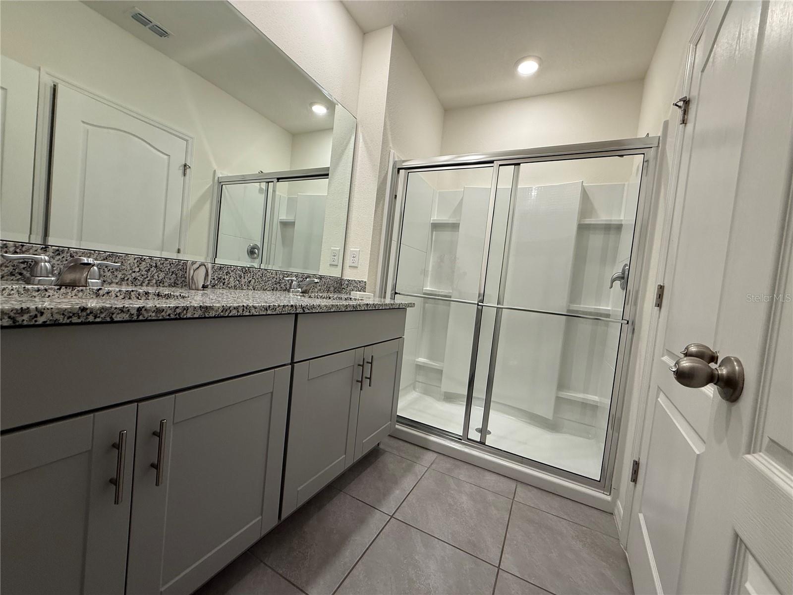 Image 38 of 67 For 7523 Oakmoss Loop