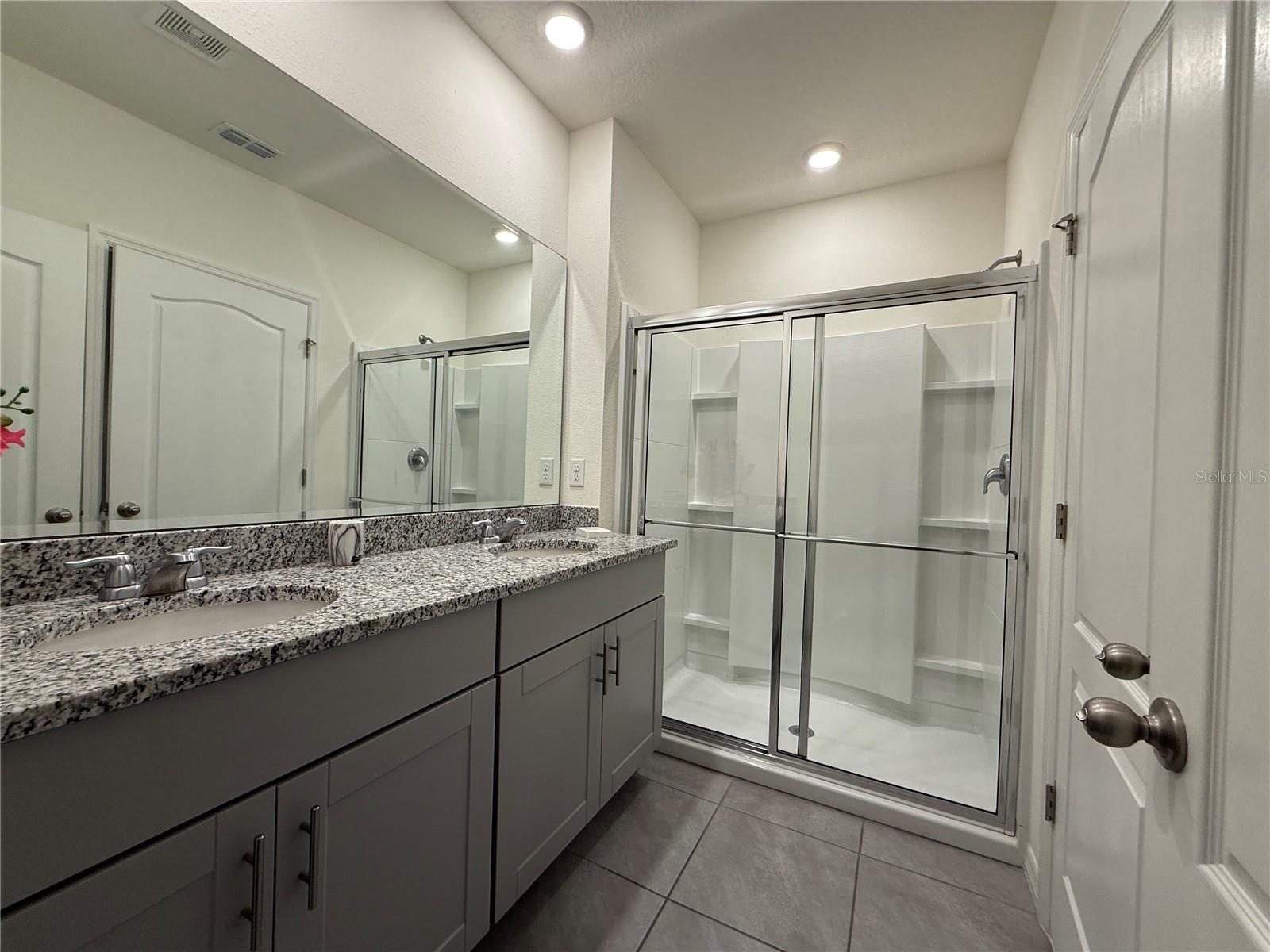 Image 39 of 67 For 7523 Oakmoss Loop