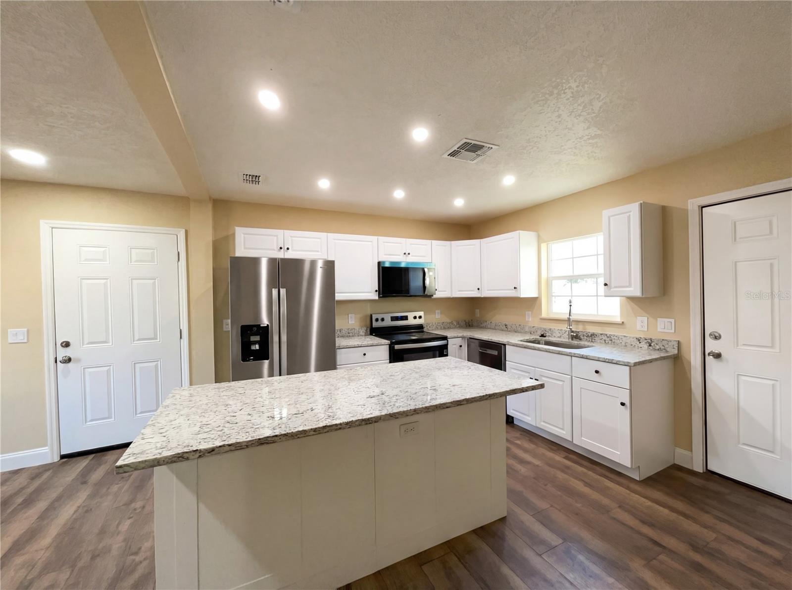 Image 13 of 21 For 546 Gifford Court