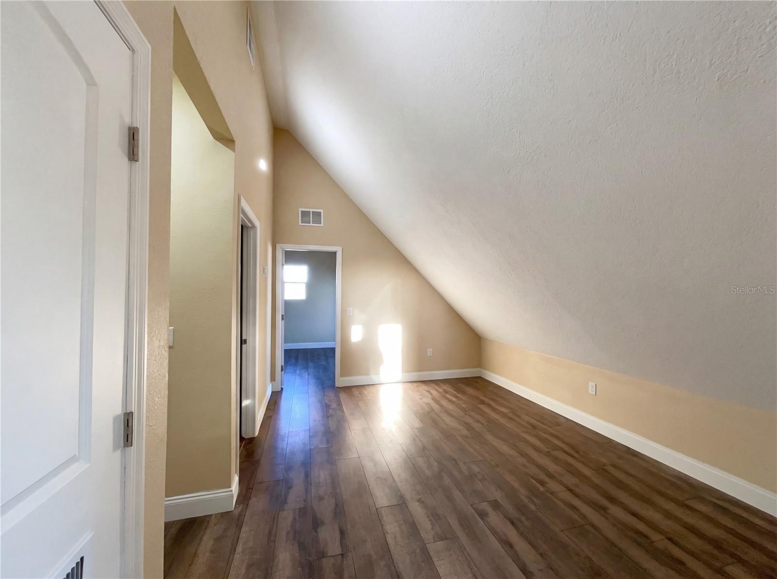 Image 17 of 21 For 546 Gifford Court