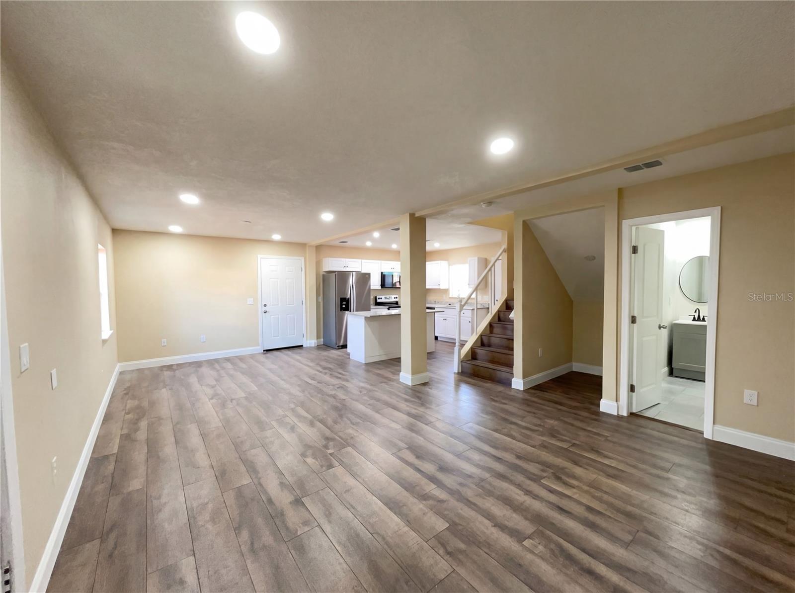 Image 3 of 21 For 546 Gifford Court