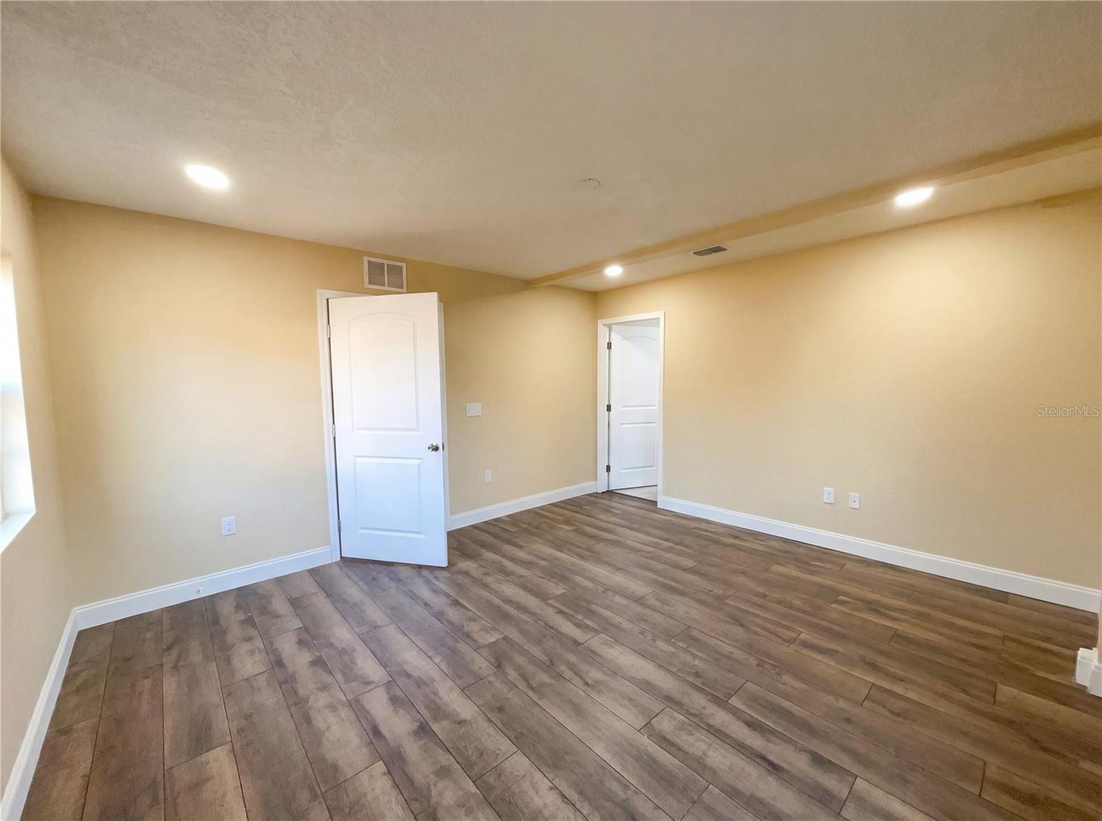 Image 4 of 21 For 546 Gifford Court