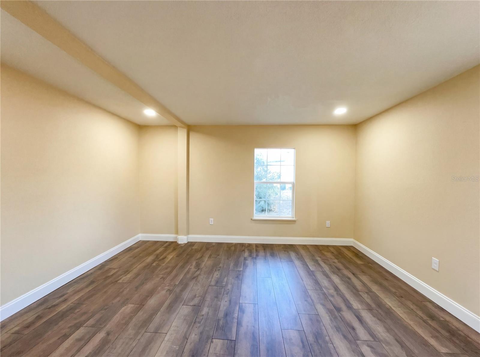 Image 9 of 21 For 546 Gifford Court