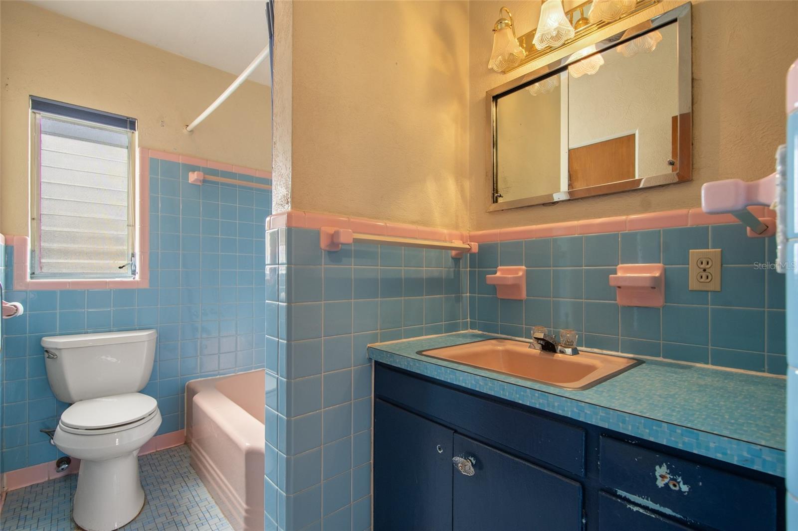 Image 29 of 43 For 3302 Crystal Lake Drive