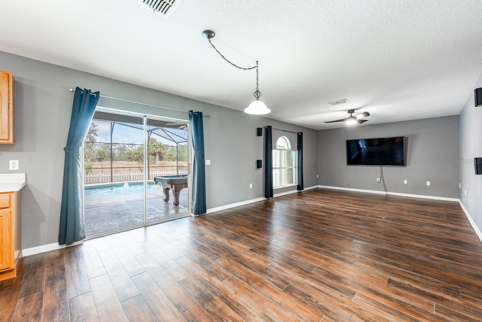 Image 11 of 41 For 1930 Corner Glen Drive