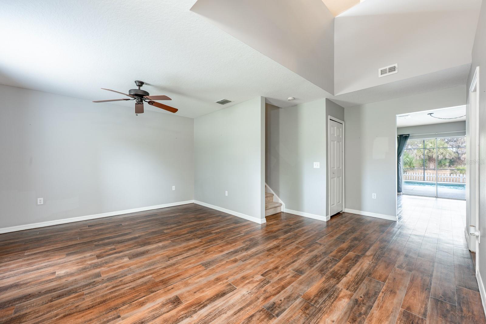 Image 6 of 41 For 1930 Corner Glen Drive