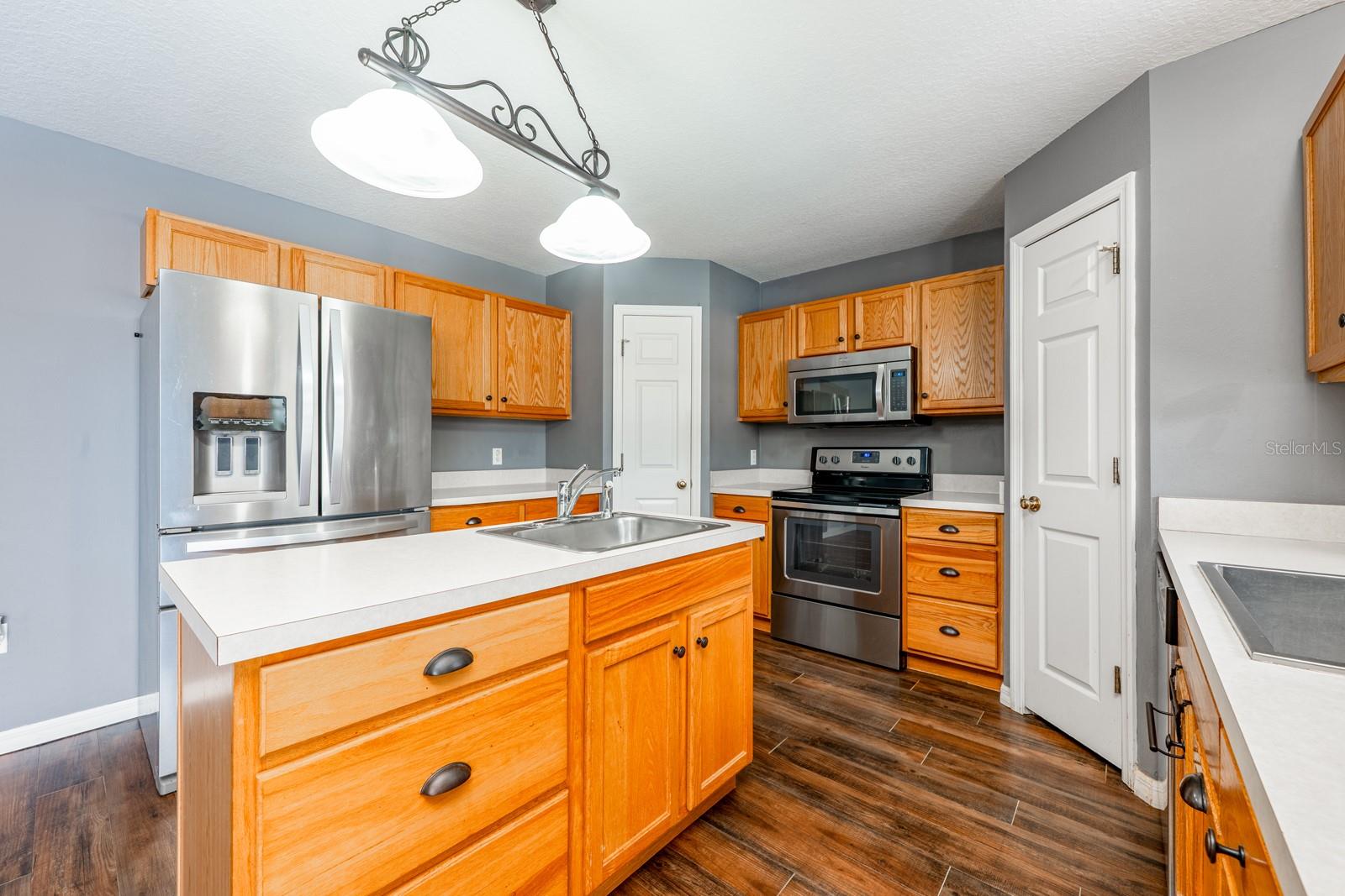 Image 7 of 41 For 1930 Corner Glen Drive