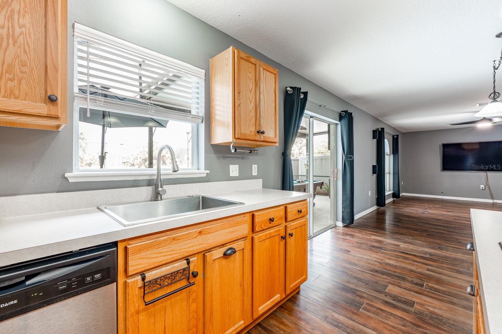 Image 9 of 41 For 1930 Corner Glen Drive