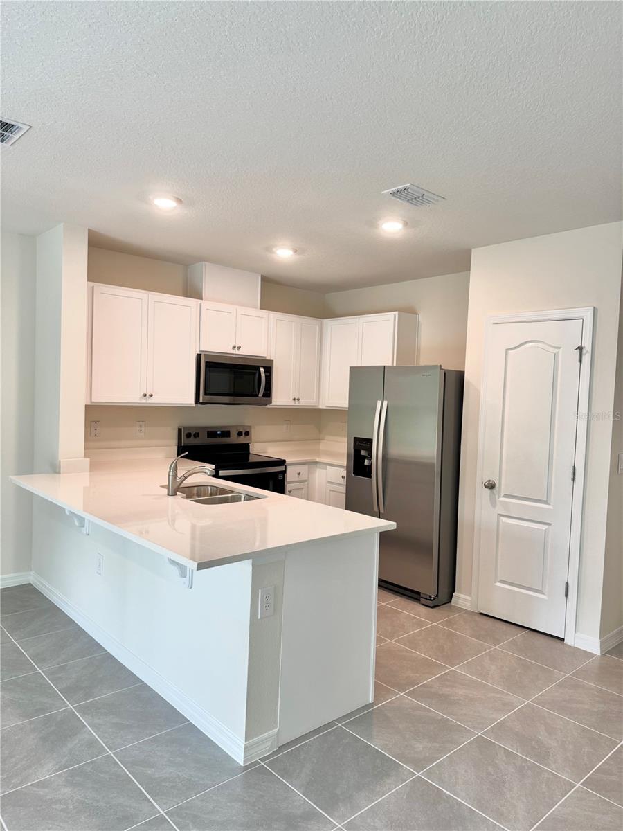 Image 3 of 14 For 2925 Canary Avenue