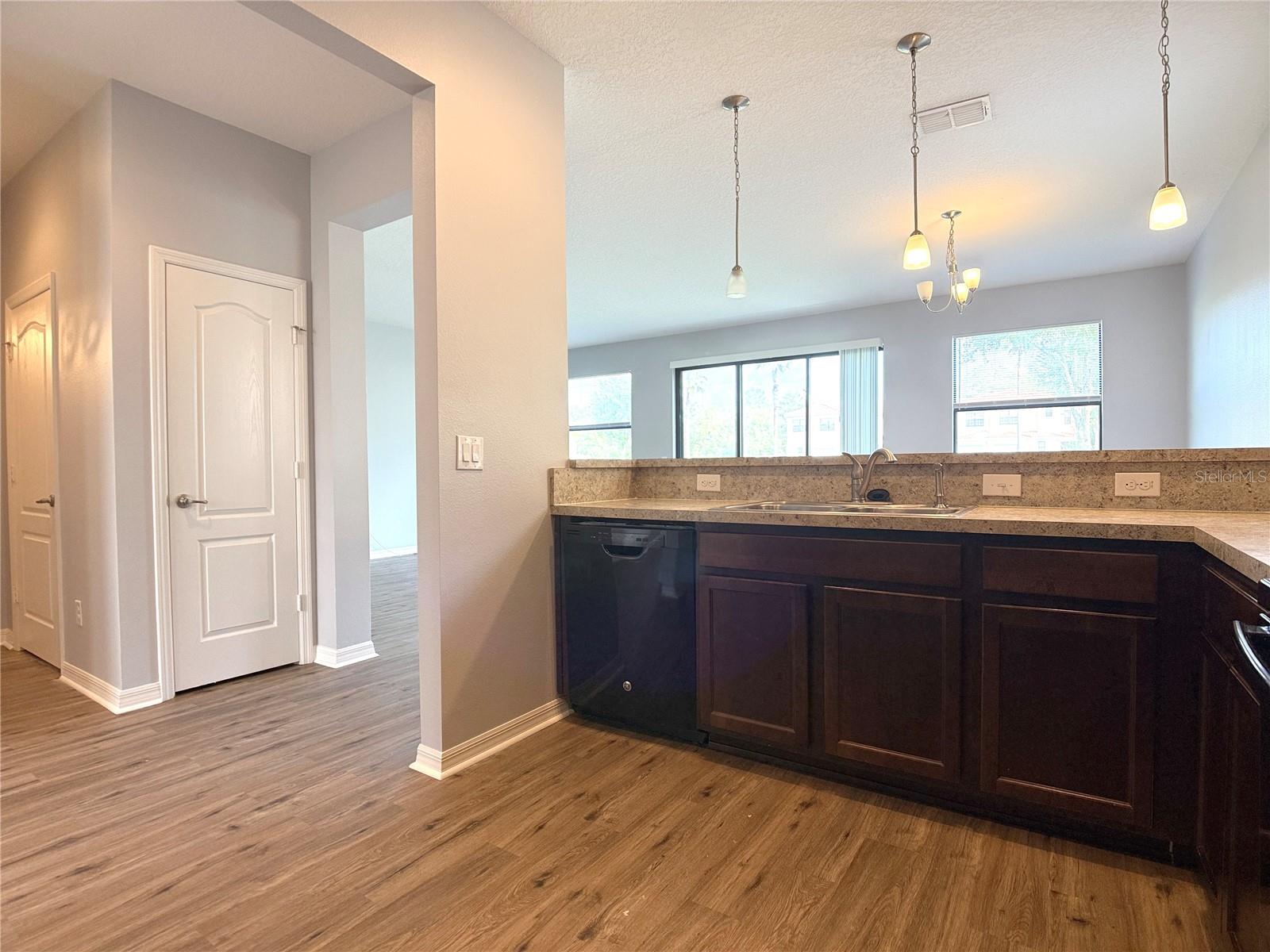 Image 4 of 48 For 1282 Clove Dr