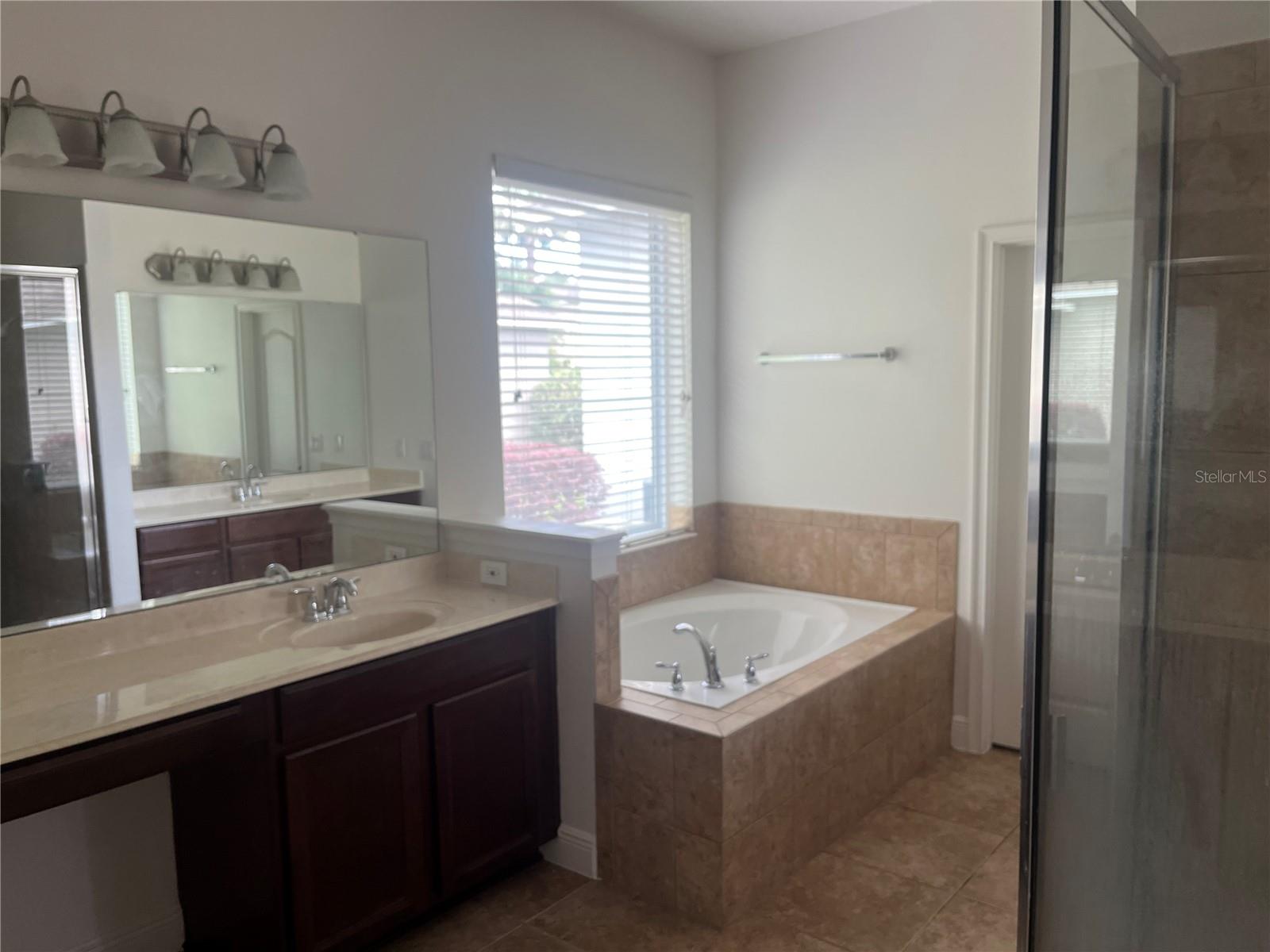 Image 10 of 18 For 228 Westyn Bay Boulevard