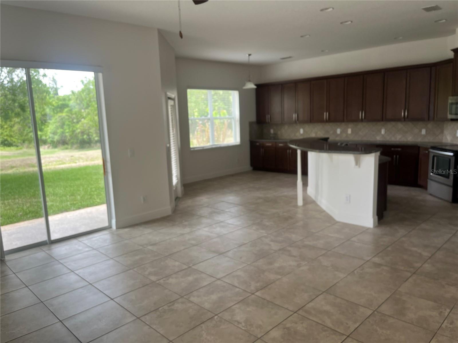 Image 7 of 18 For 228 Westyn Bay Boulevard