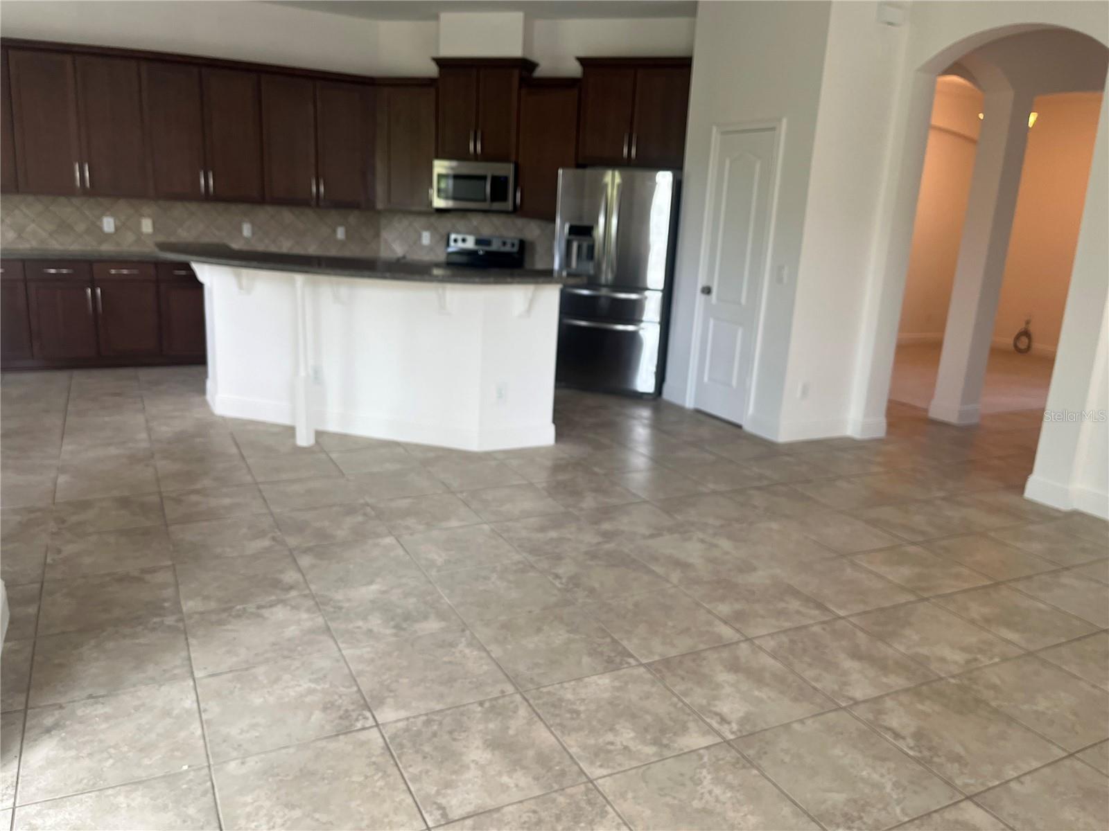 Image 8 of 18 For 228 Westyn Bay Boulevard