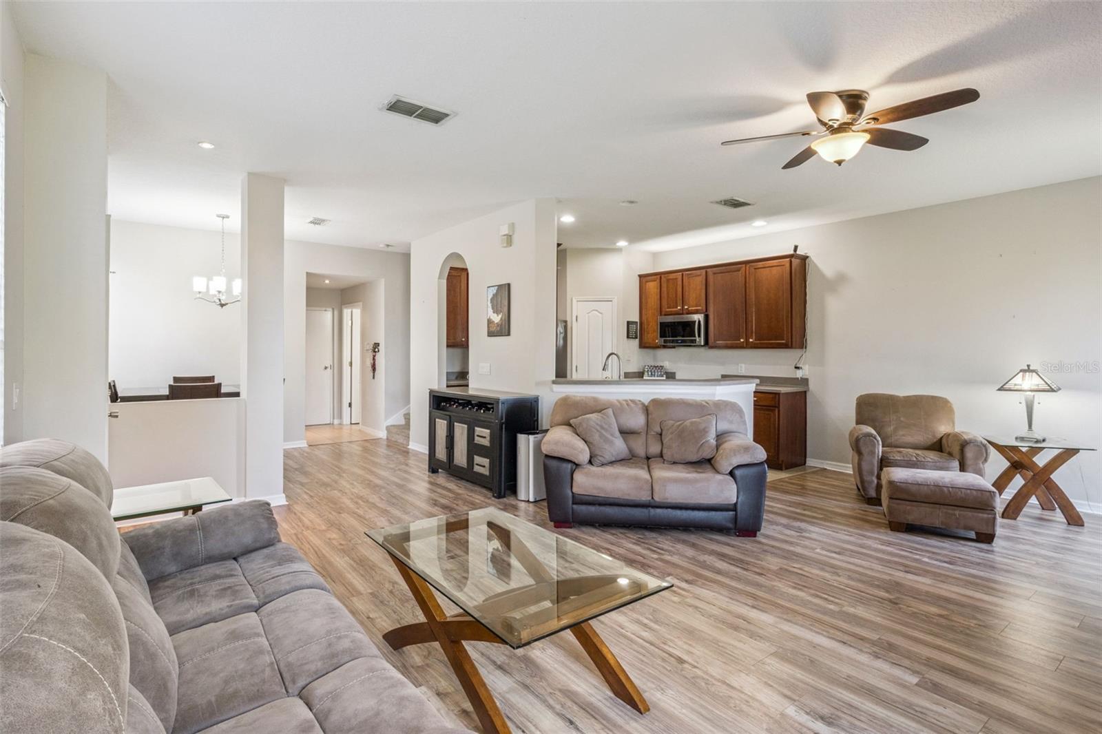 Image 3 of 18 For 1947 Estancia Circle 8c