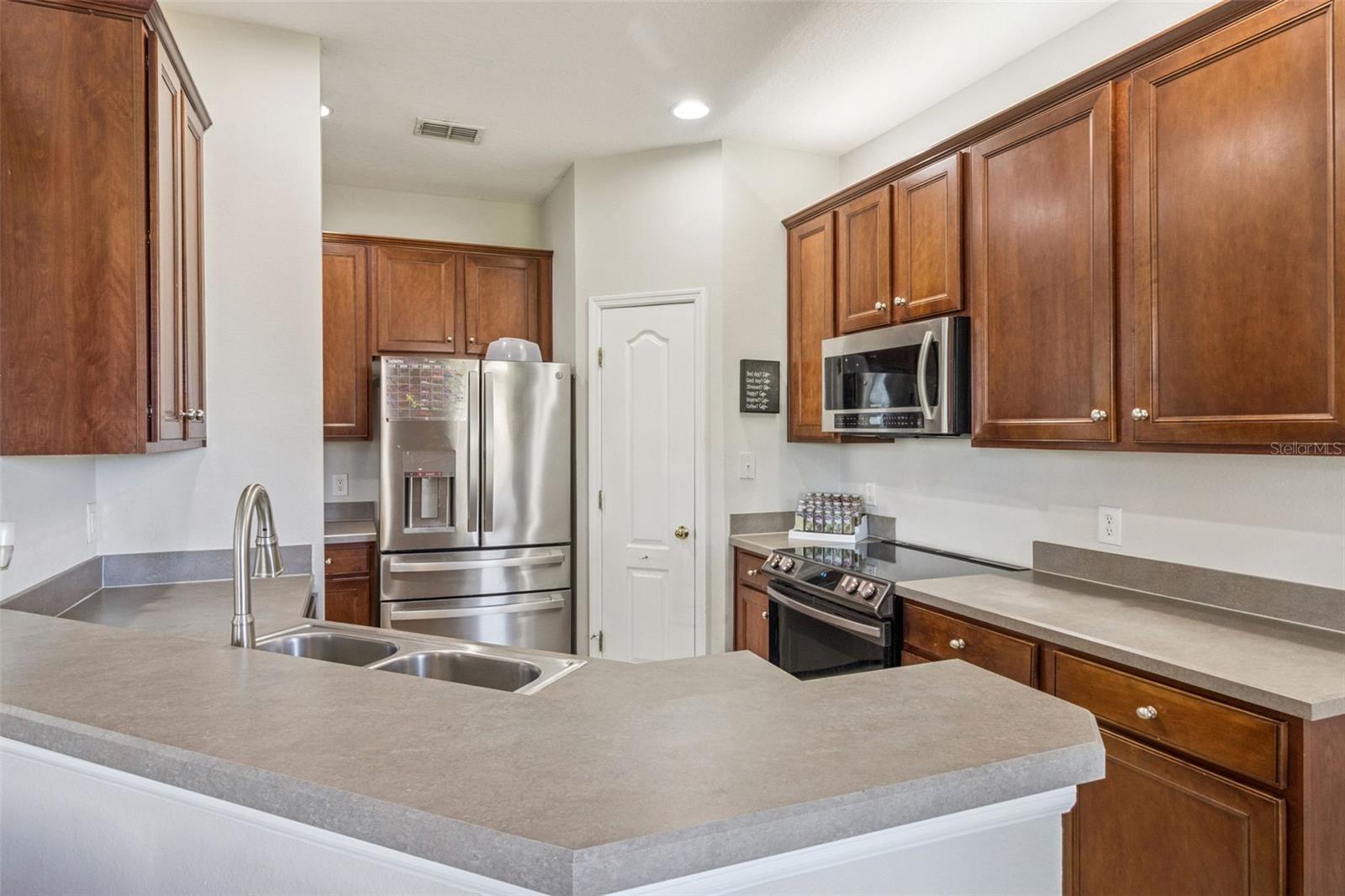 Image 8 of 18 For 1947 Estancia Circle 8c