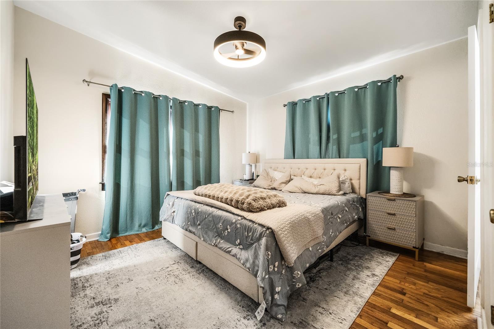 Image 11 of 29 For 1137 Oaks Boulevard