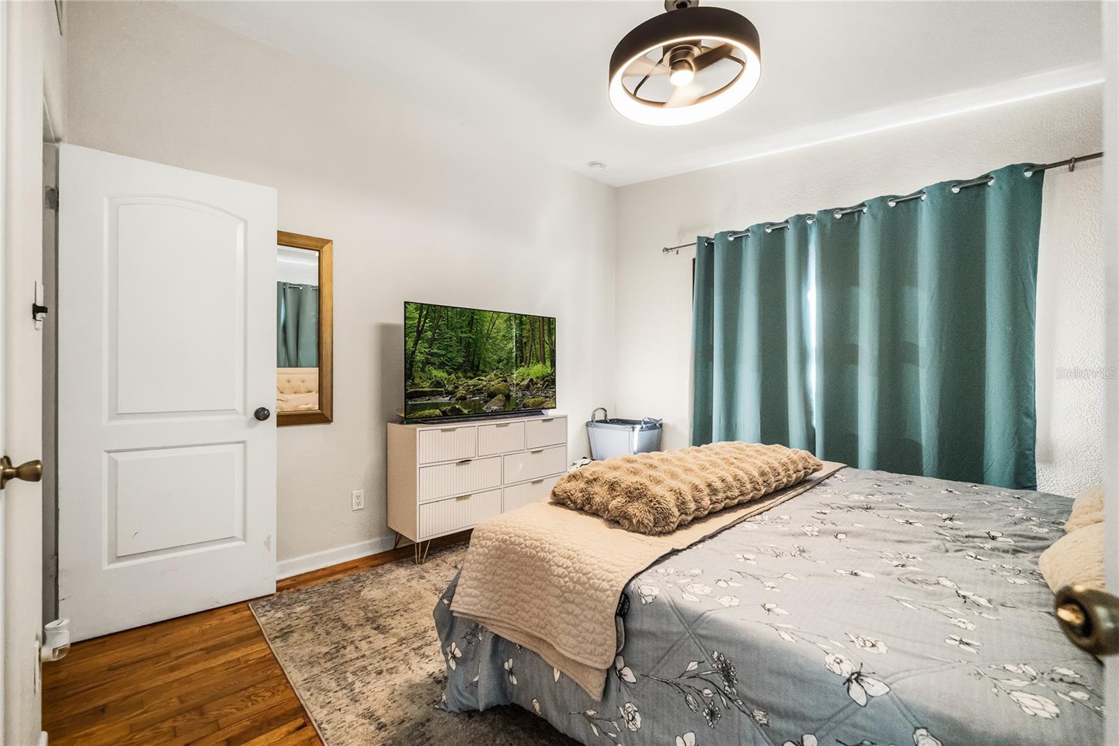 Image 12 of 29 For 1137 Oaks Boulevard