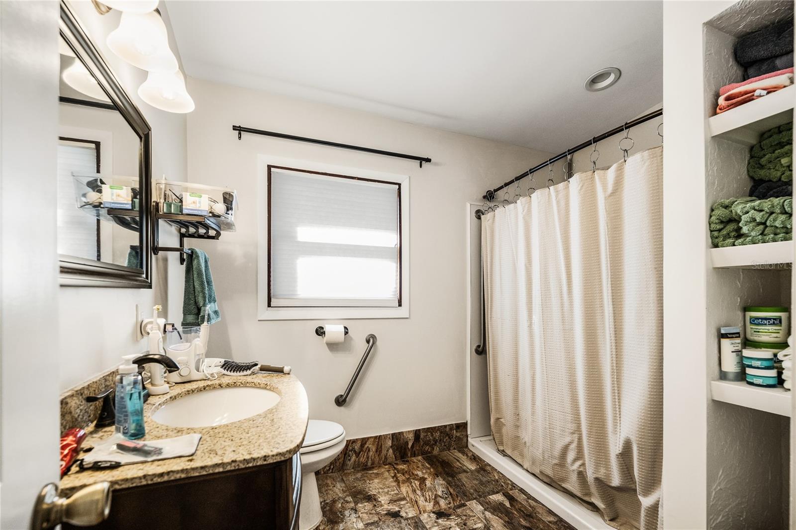 Image 13 of 29 For 1137 Oaks Boulevard