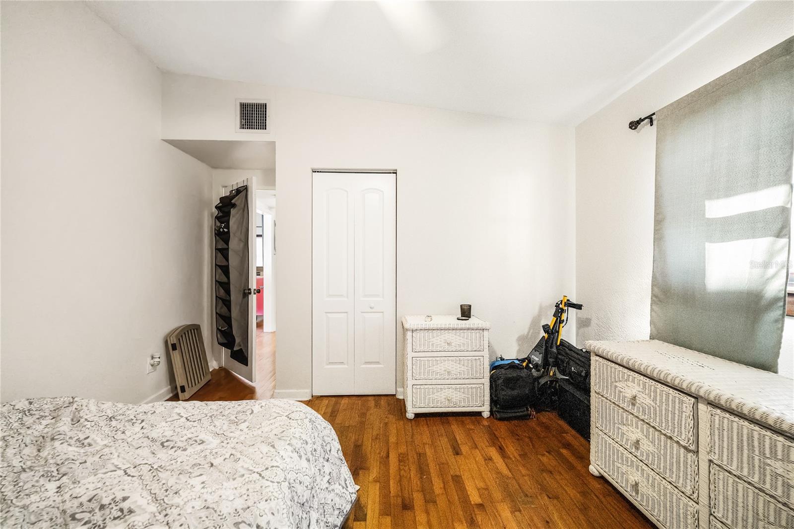 Image 15 of 29 For 1137 Oaks Boulevard