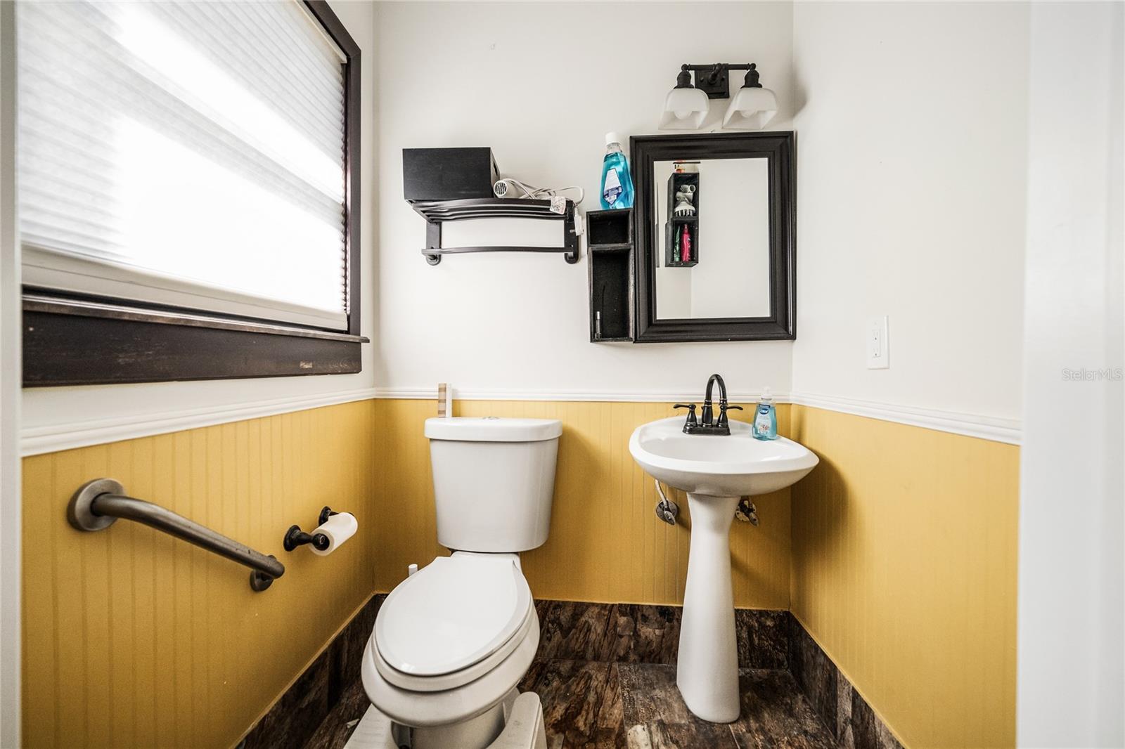 Image 16 of 29 For 1137 Oaks Boulevard