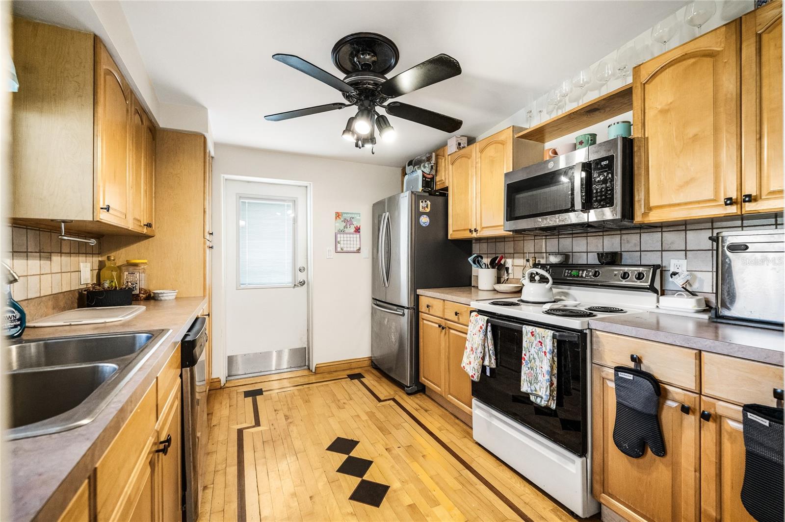 Image 9 of 29 For 1137 Oaks Boulevard