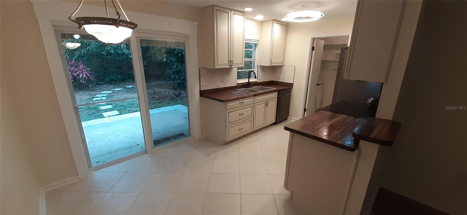 Image 3 of 13 For 1429 Lake Highland Drive 1431