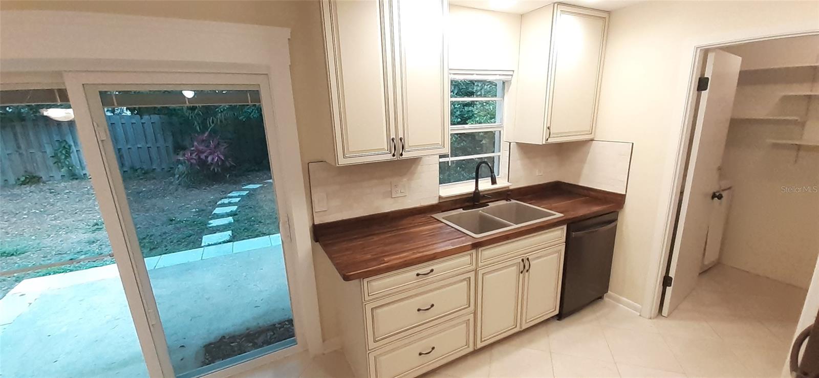 Image 4 of 13 For 1429 Lake Highland Drive 1431