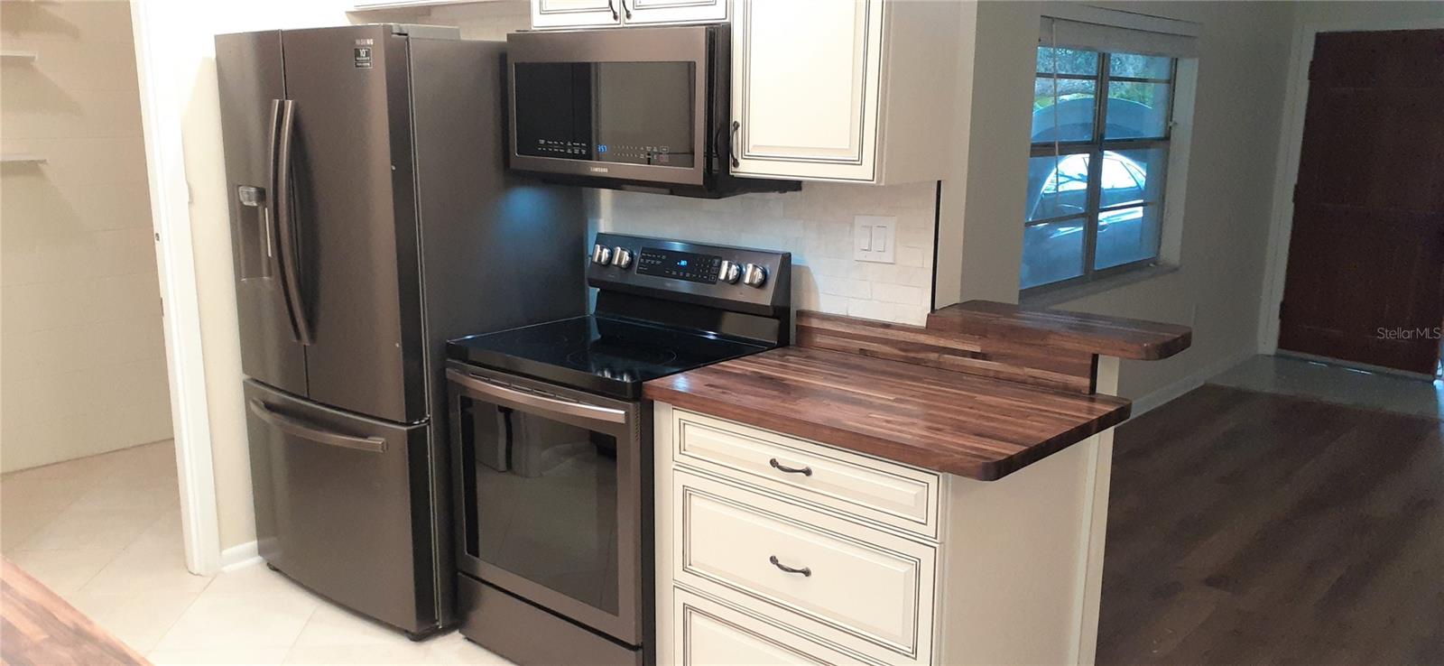 Image 5 of 13 For 1429 Lake Highland Drive 1431