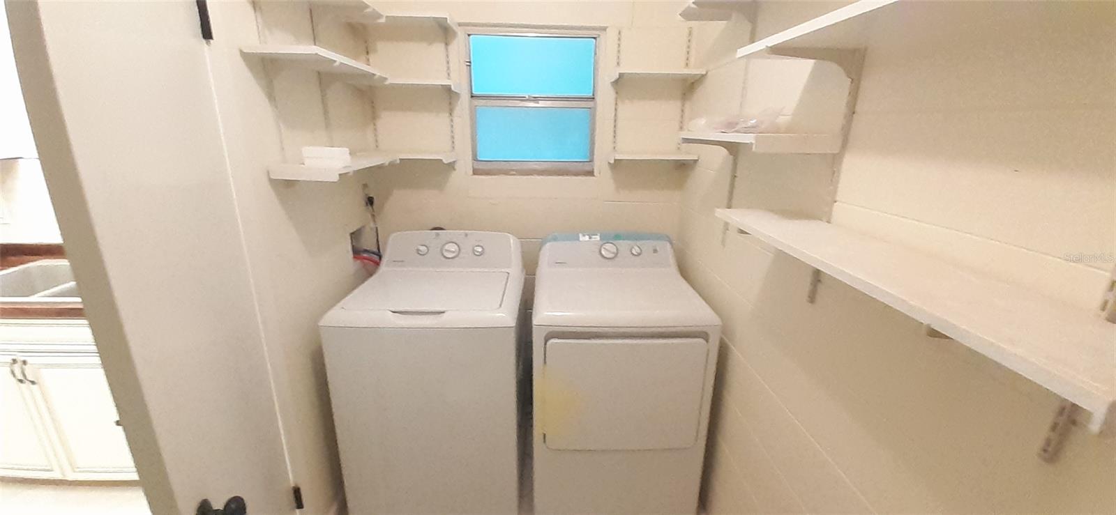 Image 6 of 13 For 1429 Lake Highland Drive 1431