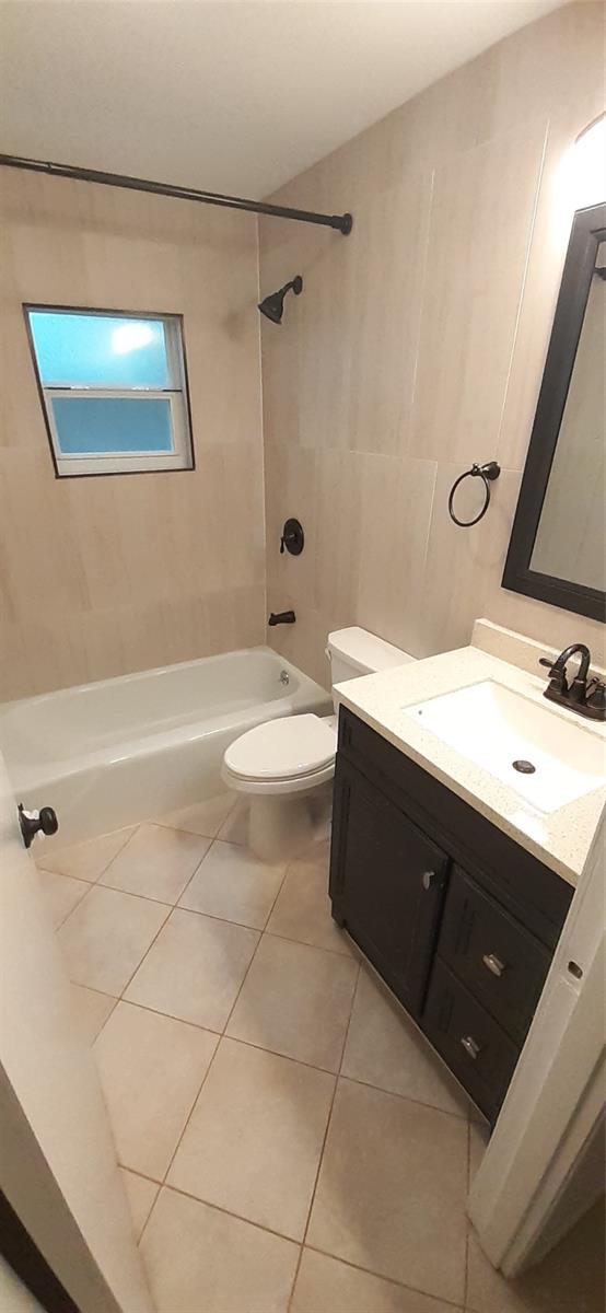 Image 8 of 13 For 1429 Lake Highland Drive 1431