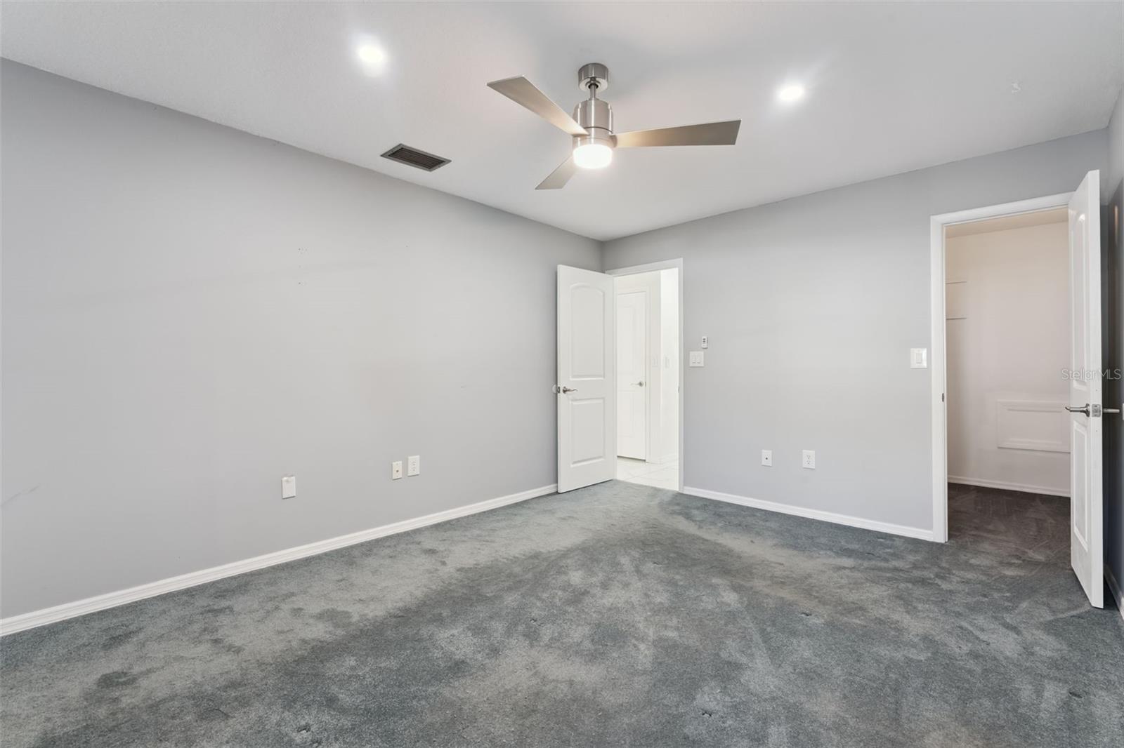 Image 18 of 28 For 602 Villa Circle 543