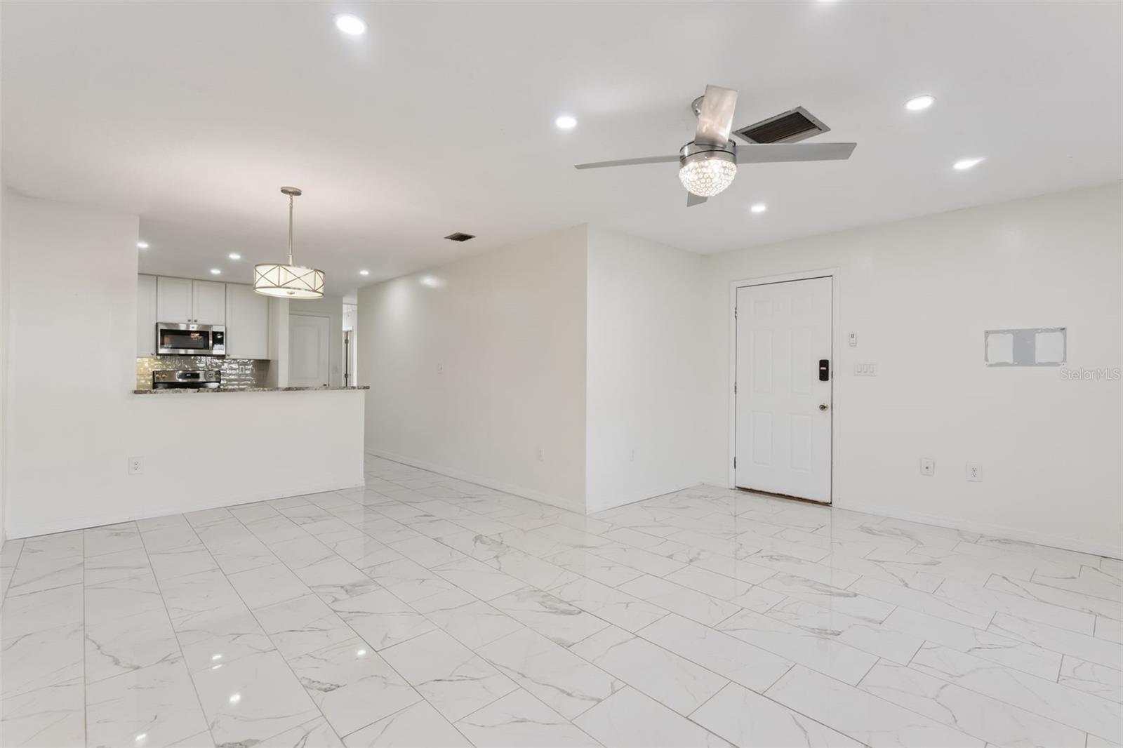 Image 4 of 28 For 602 Villa Circle 543