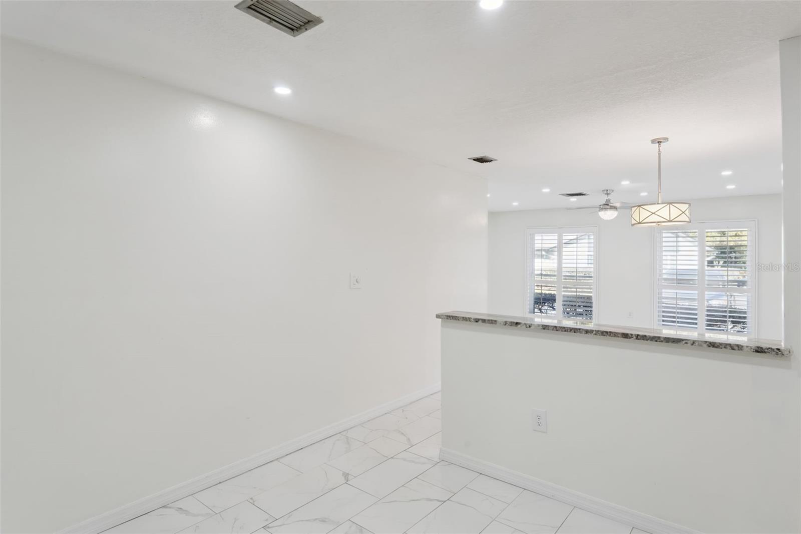 Image 7 of 28 For 602 Villa Circle 543