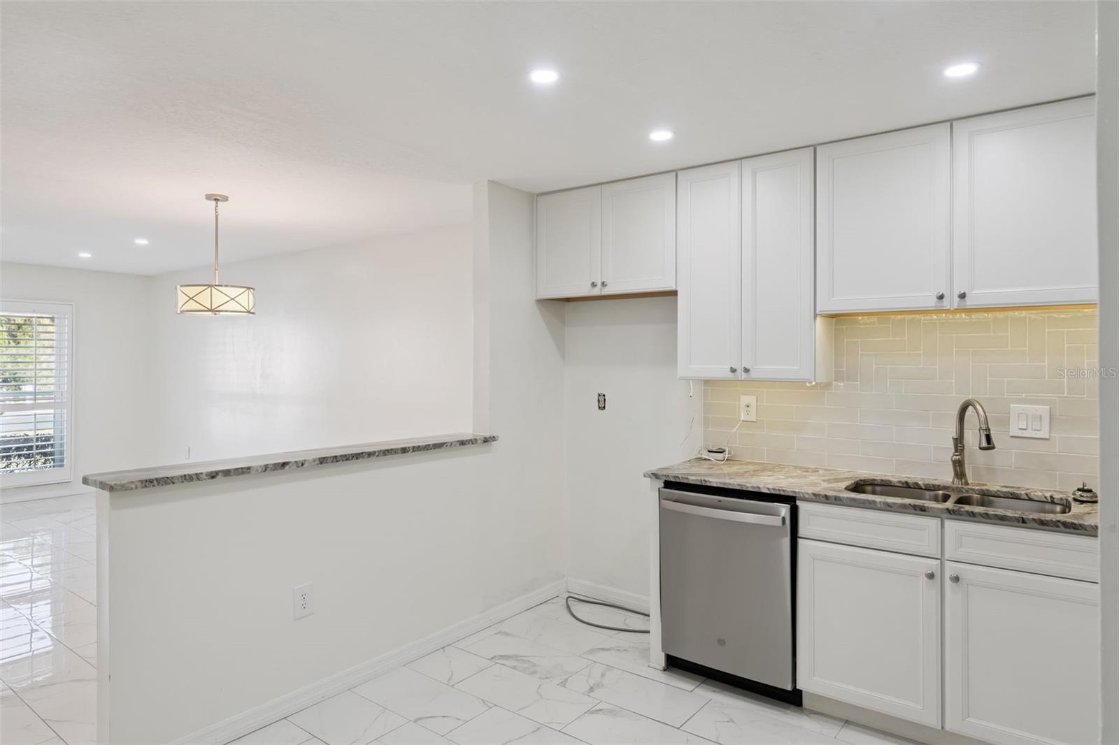 Image 8 of 28 For 602 Villa Circle 543