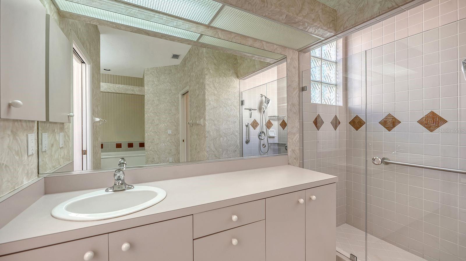 Image 19 of 42 For 3822 Alamanda Drive