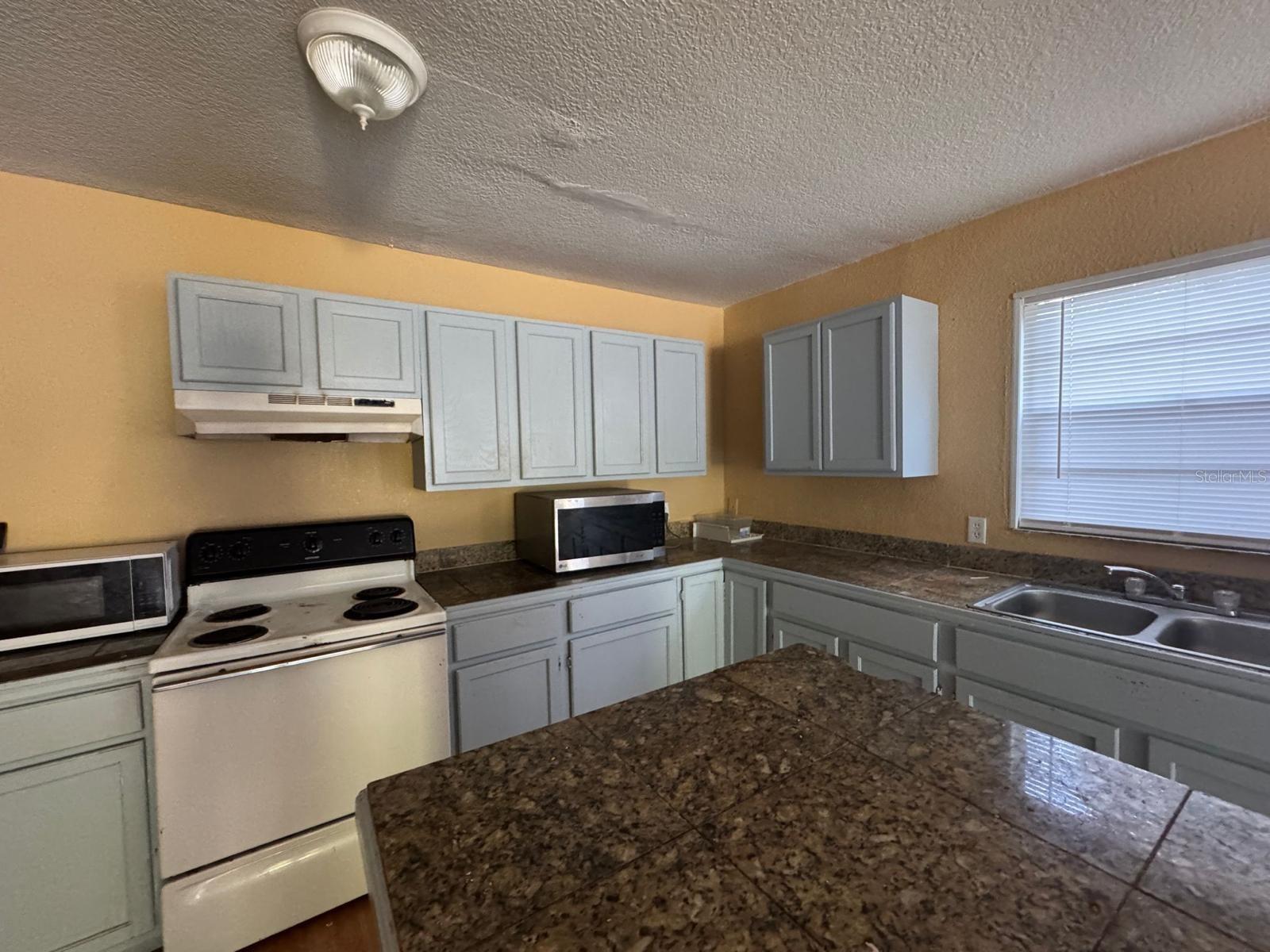 Image 11 of 13 For 140 12th Street