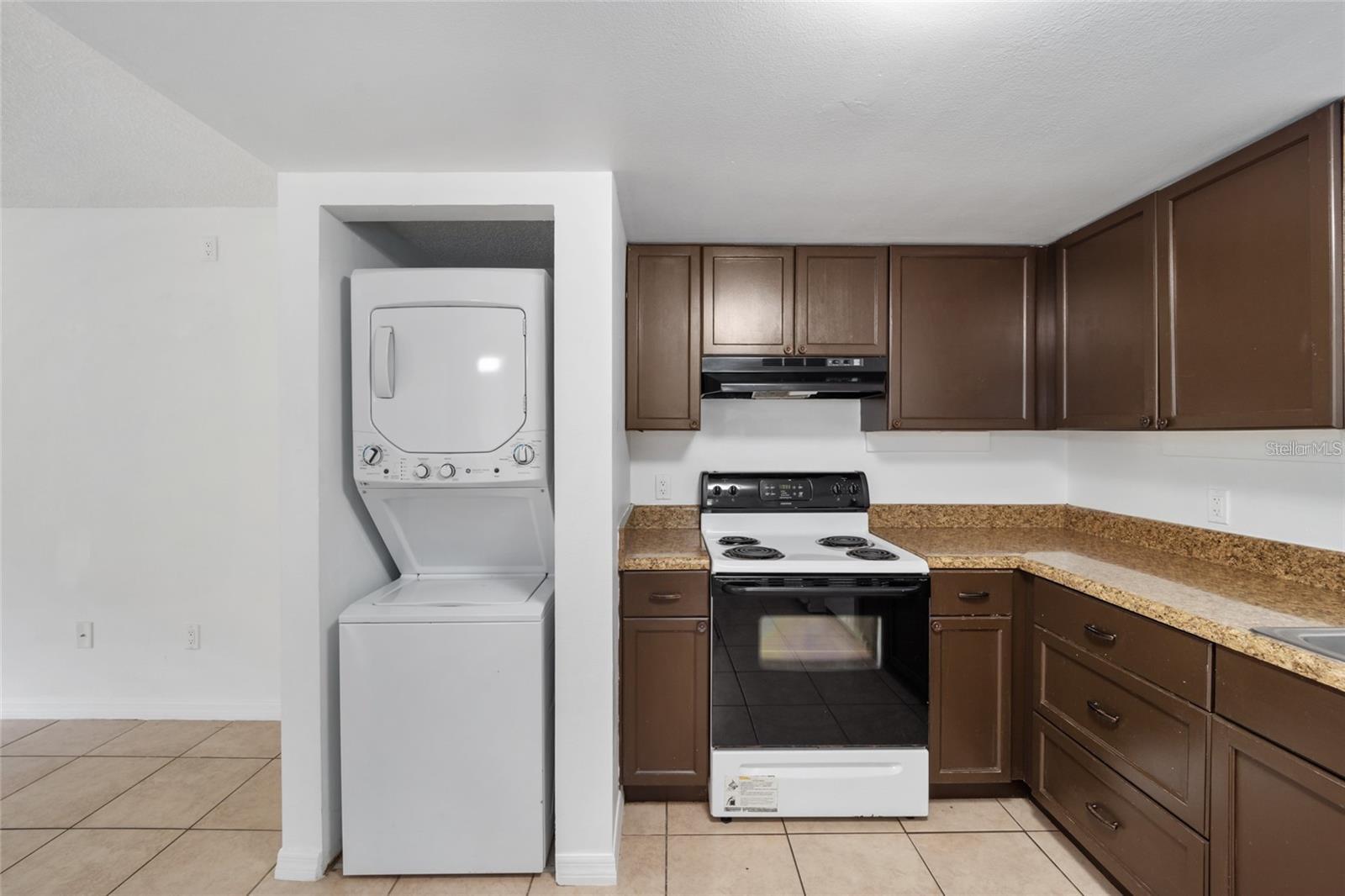 Image 12 of 27 For 8202 Fairways Circle B202