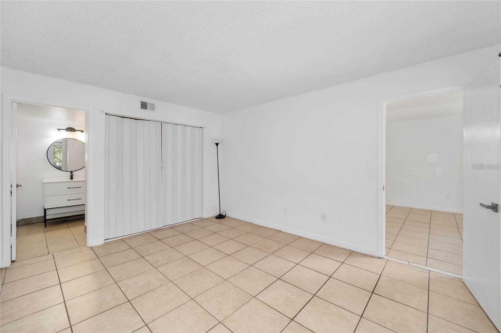 Image 14 of 27 For 8202 Fairways Circle B202