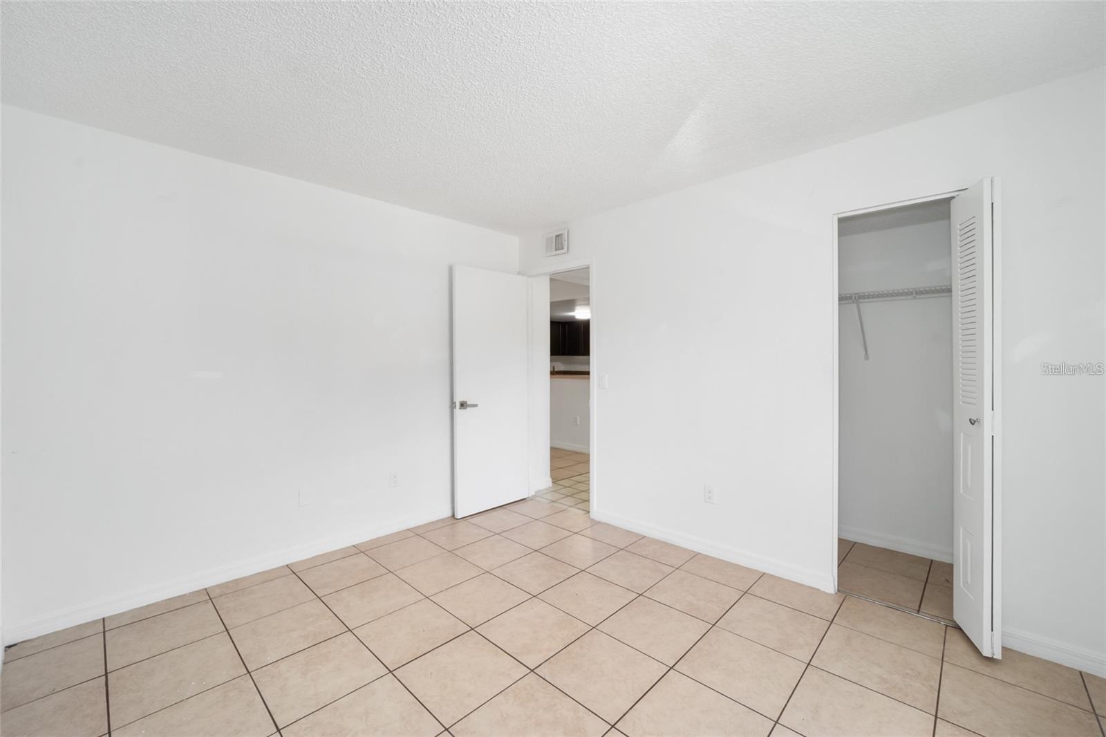 Image 19 of 27 For 8202 Fairways Circle B202