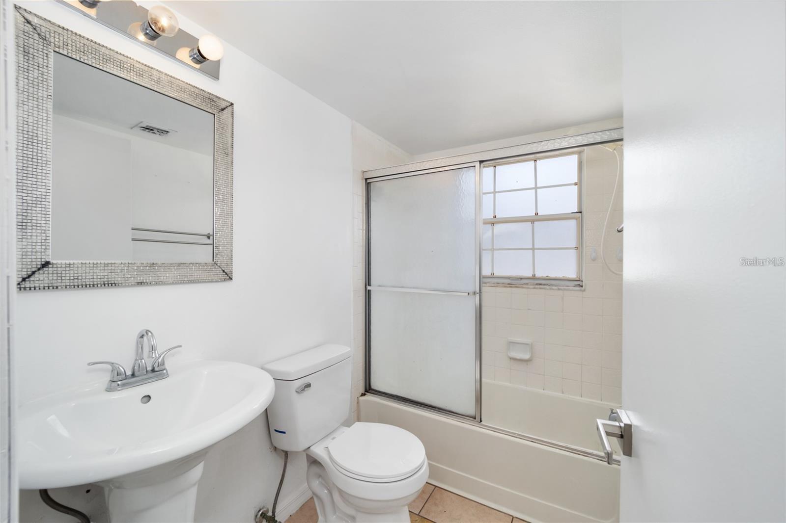 Image 20 of 27 For 8202 Fairways Circle B202