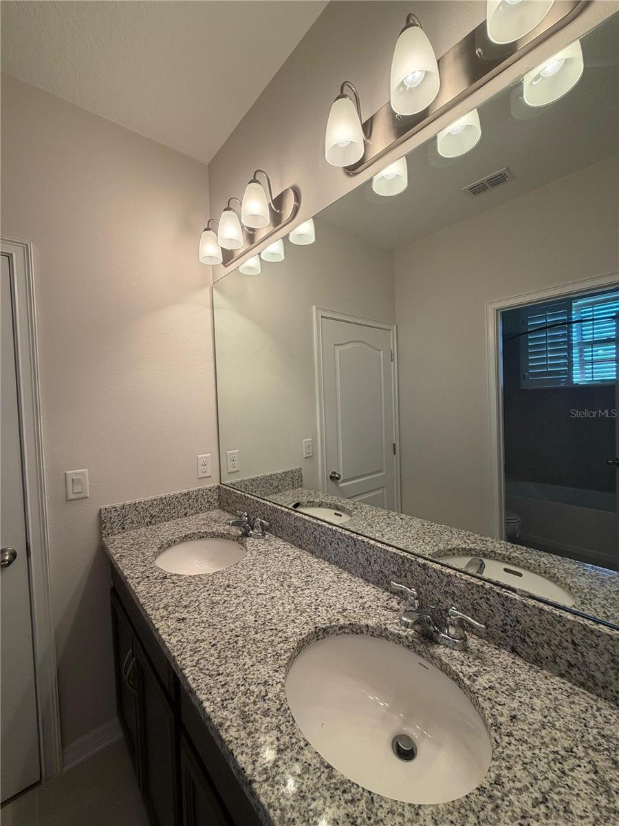 Image 21 of 29 For 13183 Woodford Street