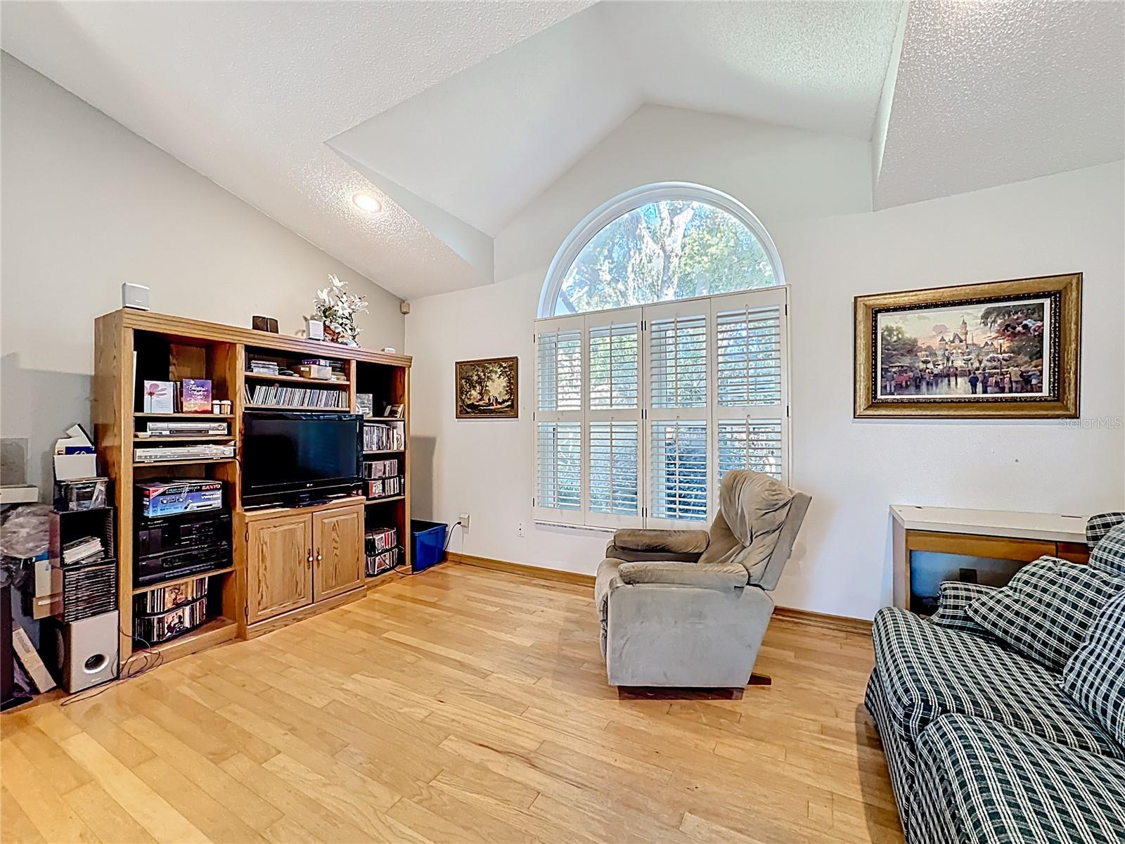 Image 36 of 57 For 281 Spring Valley Road