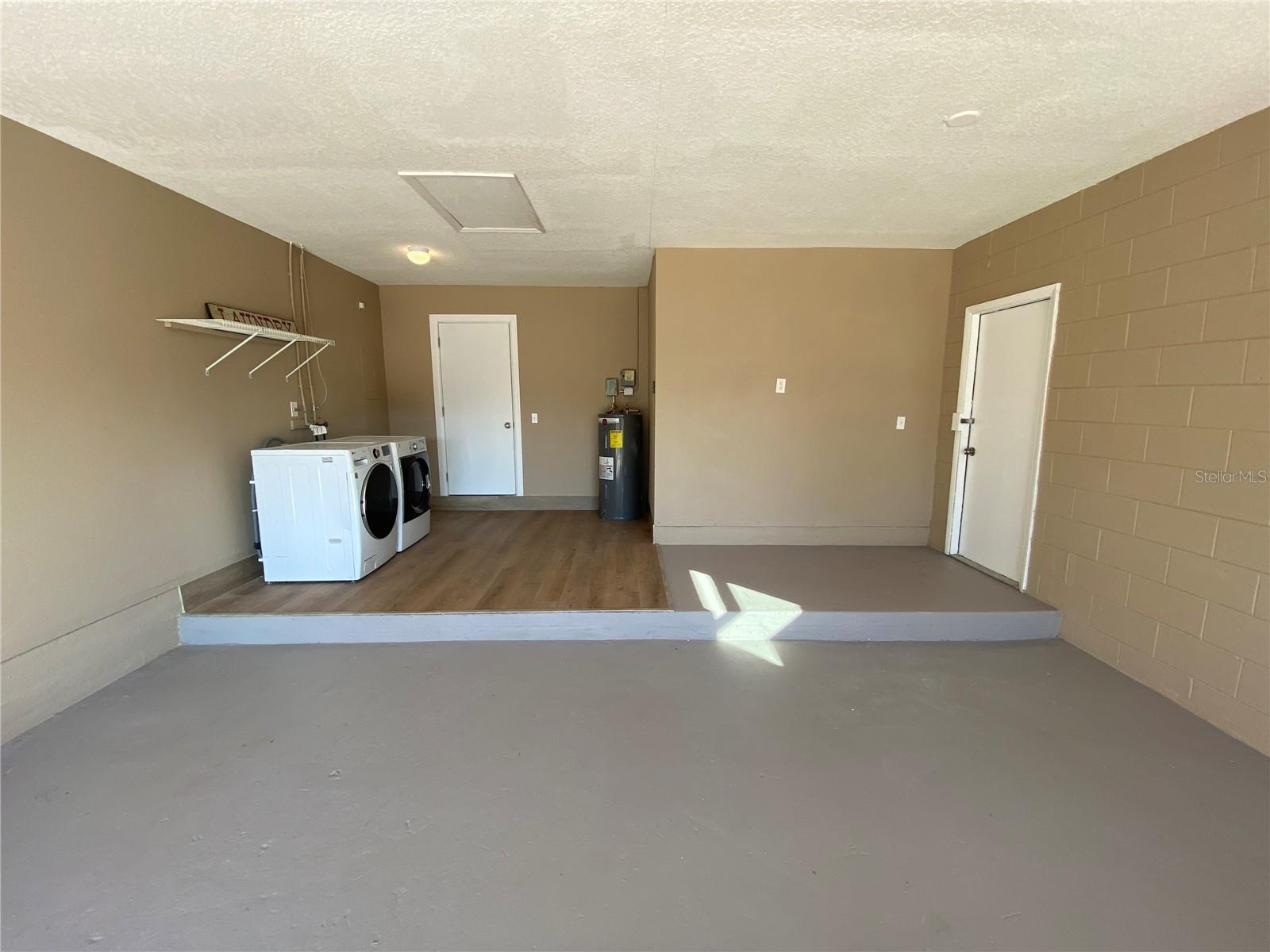 Listing photo id 13 for 2635 Kerwood Circle