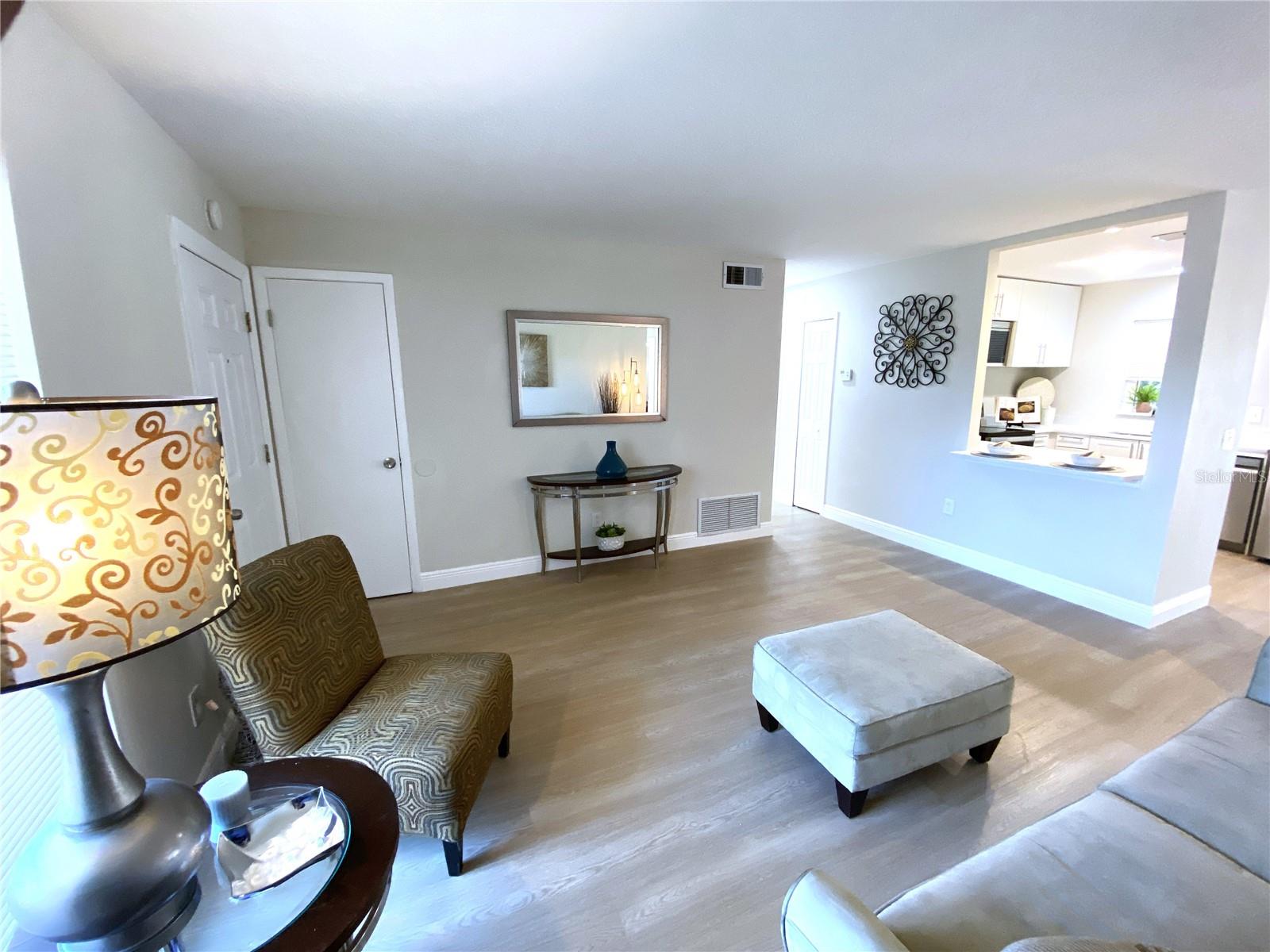 Listing photo id 3 for 2635 Kerwood Circle