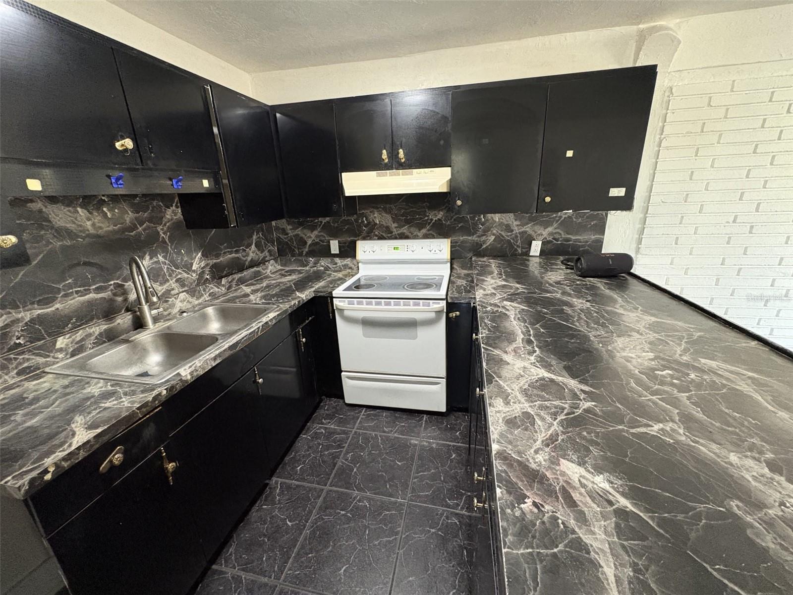 Image 9 of 16 For 1836 Harlem Circle