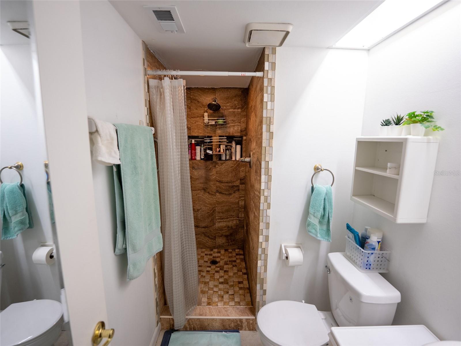 Image 17 of 33 For 4829 Walden Circle 7