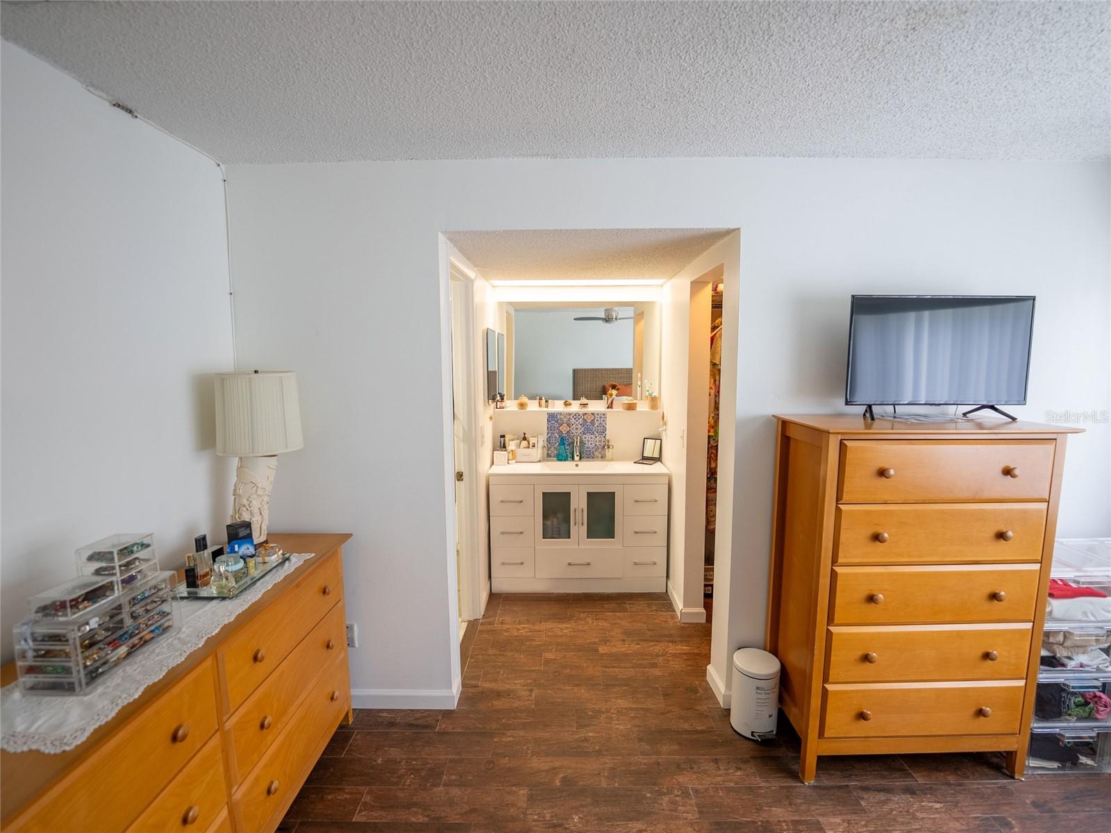 Image 18 of 33 For 4829 Walden Circle 7